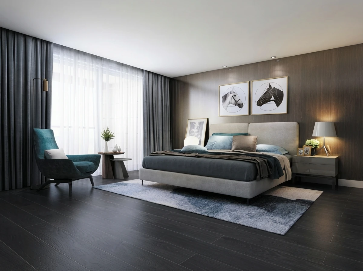 Un peintre peint le mur &agrave; la maison, avec un rouleau de peinture et de la peinture blanche